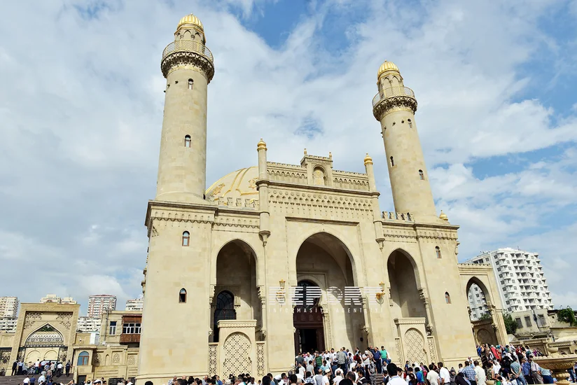 Təzə Pir məscidində Ramazan bayramı namazı qılınıb