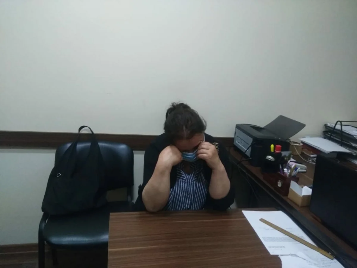 Qaxda mağazalardan oğurluq edən qadın saxlanıldı