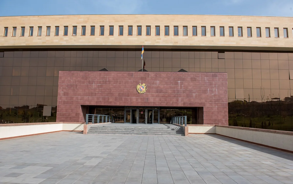 Ermənistanın Müdafiə Nazirliyi: Orduya kömək adı ilə milyonlarla pul mənimsənilib