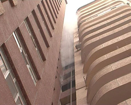 Bakıda yaşayış binasında yanğın olub, sakinlər təxliyyə edilib - FOTOLAR