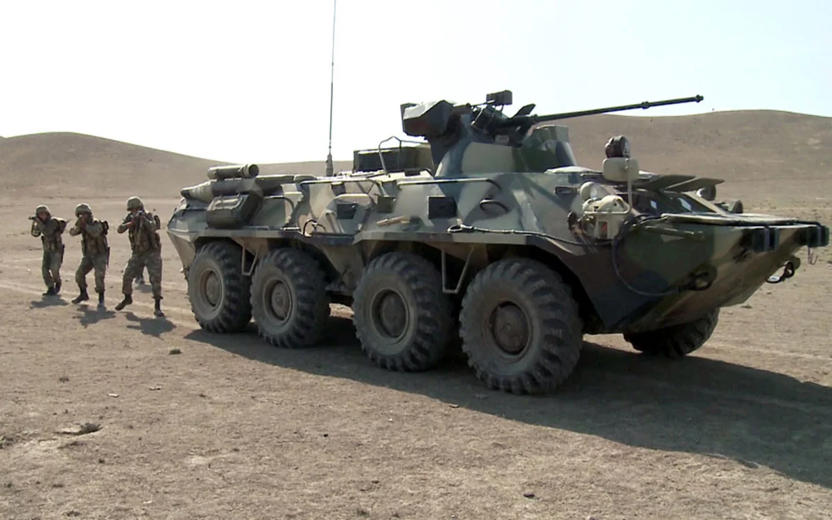Crews of armored vehicles improve their combat skills