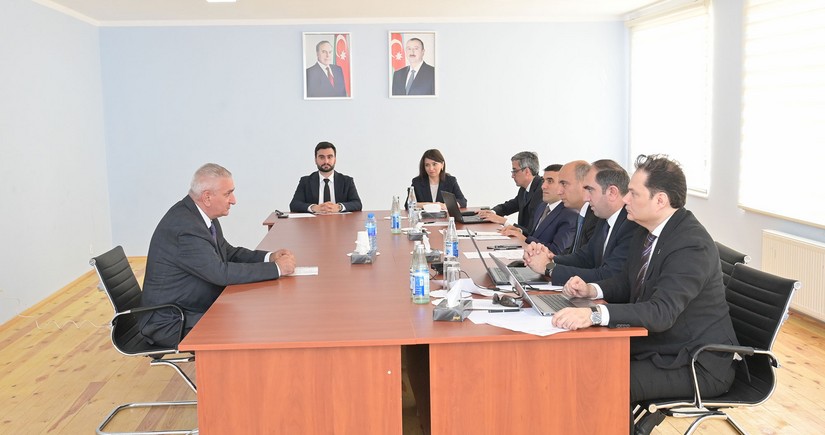 Elm və təhsil naziri Oğuzda vətəndaşları qəbul edib