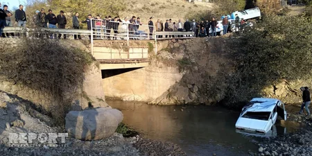 Tovuzda avtomobil dərəyə aşıb, yaralananlar var - FOTO - YENİLƏNİB