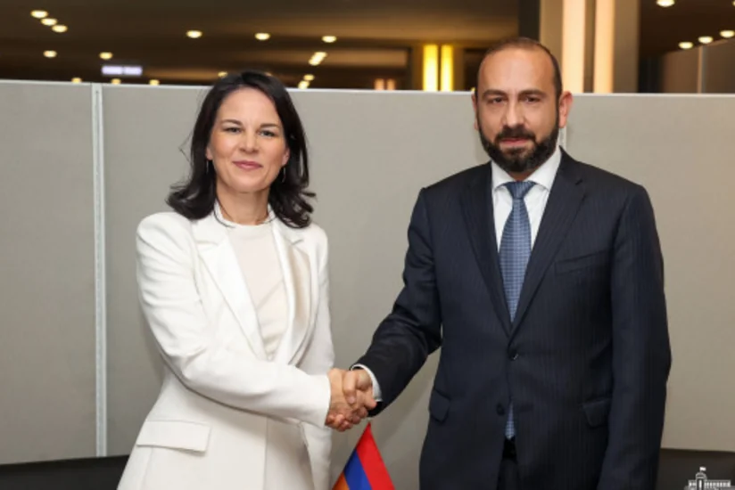 Berbok və Mirzoyan İrəvanla Bakı arasında sülh prosesini müzakirə ediblər