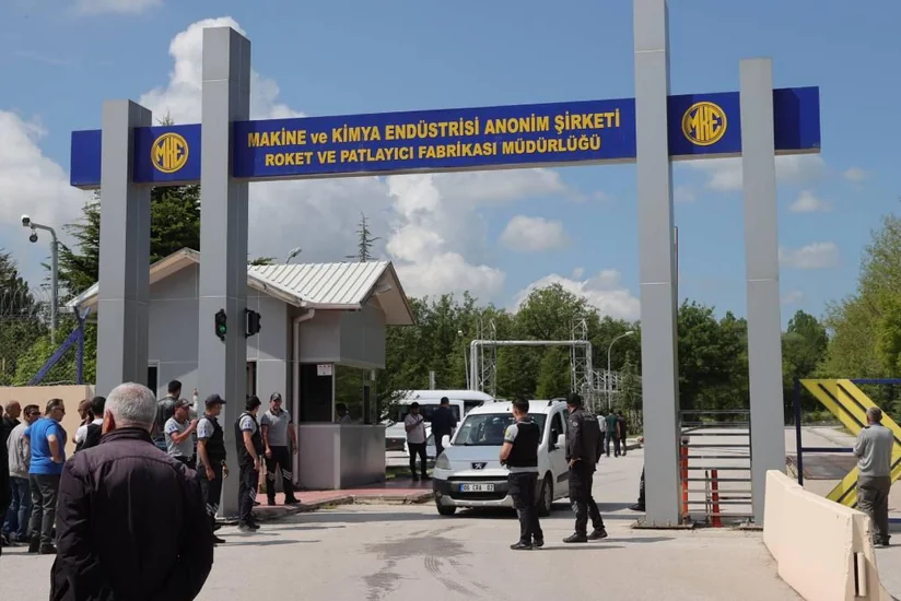 В Турции при пожаре на фабрике по производству ракет погибли пять человек