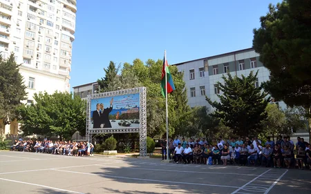 Müdafiə Nazirliyinin xüsusi təyinatlı təhsil müəssisələrində andiçmə mərasimləri keçirilib