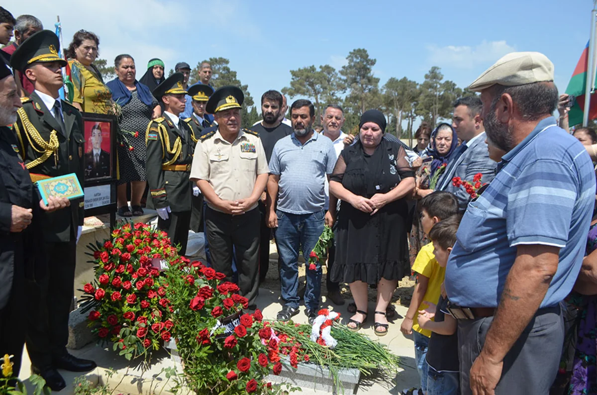 Şəhid zabitin xatirəsi anılıb