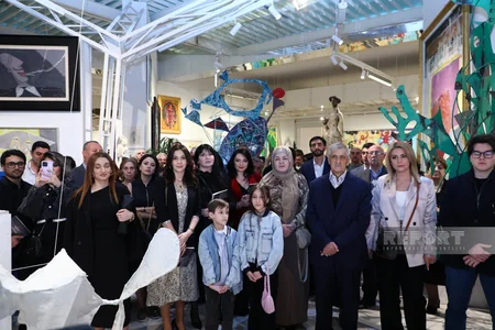 Xalq rəssamı Qəyyur Yunusun Sağ əlin sərvəti sərgisinin açılışı olub