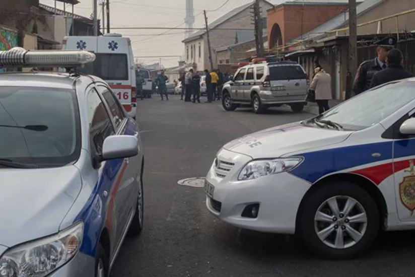 ​В Ереване из захваченного здания полиции освобожден еще один заложник