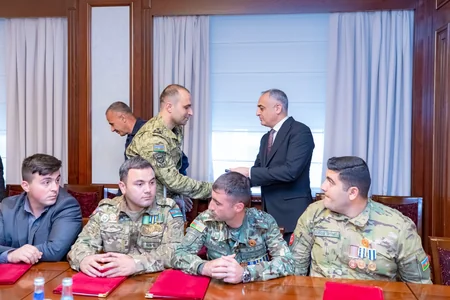 Naxçıvanda şəhid ailələrinə, qazilərə mənzillər və avtomobillər verilib