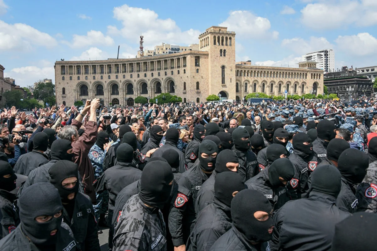 Сторонники оппозиции перекрыли центральные улицы Еревана