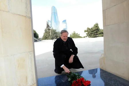 ​ABŞ-ın Azərbaycandakı səfiri Şəhidlər Xiyabanını ziyarət edib - FOTO