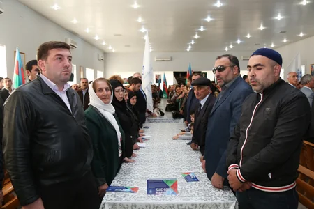 ​Deputatlığa namizəd Rövnəq Abdullayev Bakının Keşlə qəsəbəsində seçicilərlə görüşüb