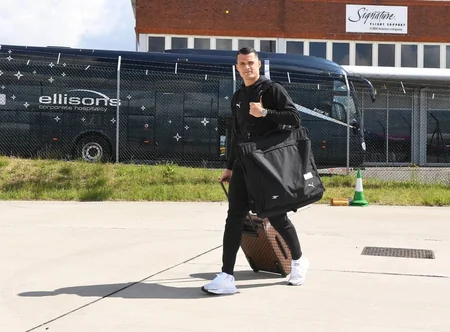 Arsenal futbol komandası Bakıya gəlib