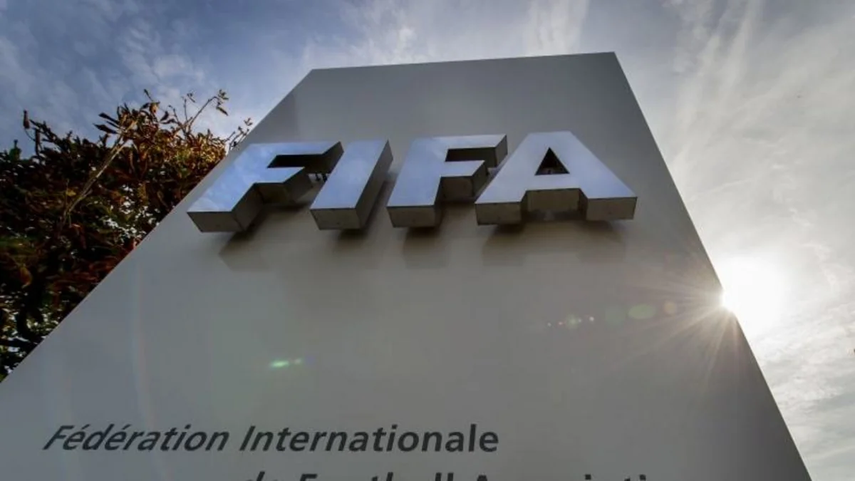 FİFA yay transfer pəncərəsinin vaxtını dəyişə bilər