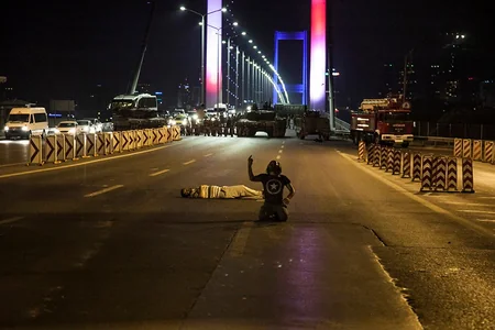 Türkiyədə ötən gecə yaşananlar - FOTOREPORTAJ
