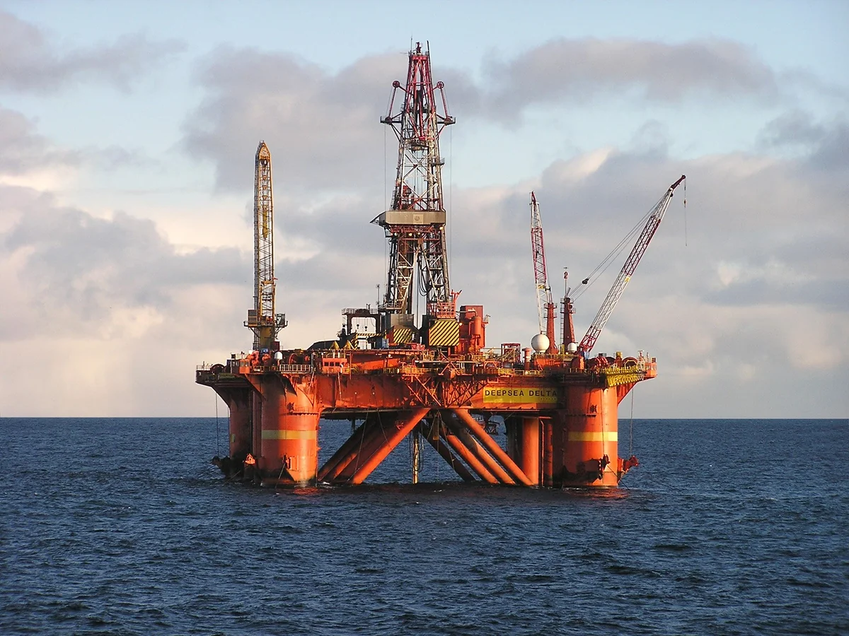 Иран и РФ подписали контракт на 1 млрд на строительство морских буровых установок
