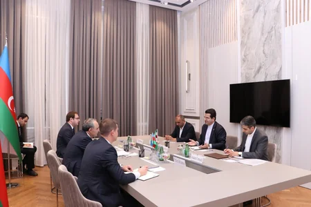 Baş prokuror İranın səfiri ilə görüşüb