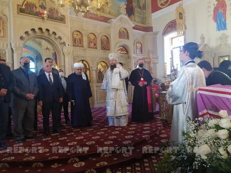 Şeyxülislam Allahşükür Paşazadə Aleksandr Ata ilə vida mərasiminə qatılıb