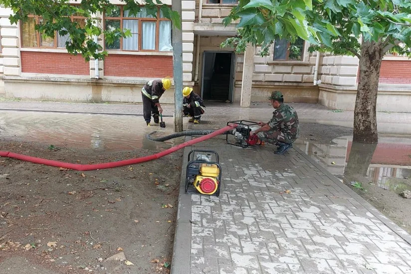 FHN Gəncə və Naftalanda yağışın törətdiyi fəsadlarla bağlı məlumat yayıb - YENİLƏNİB
