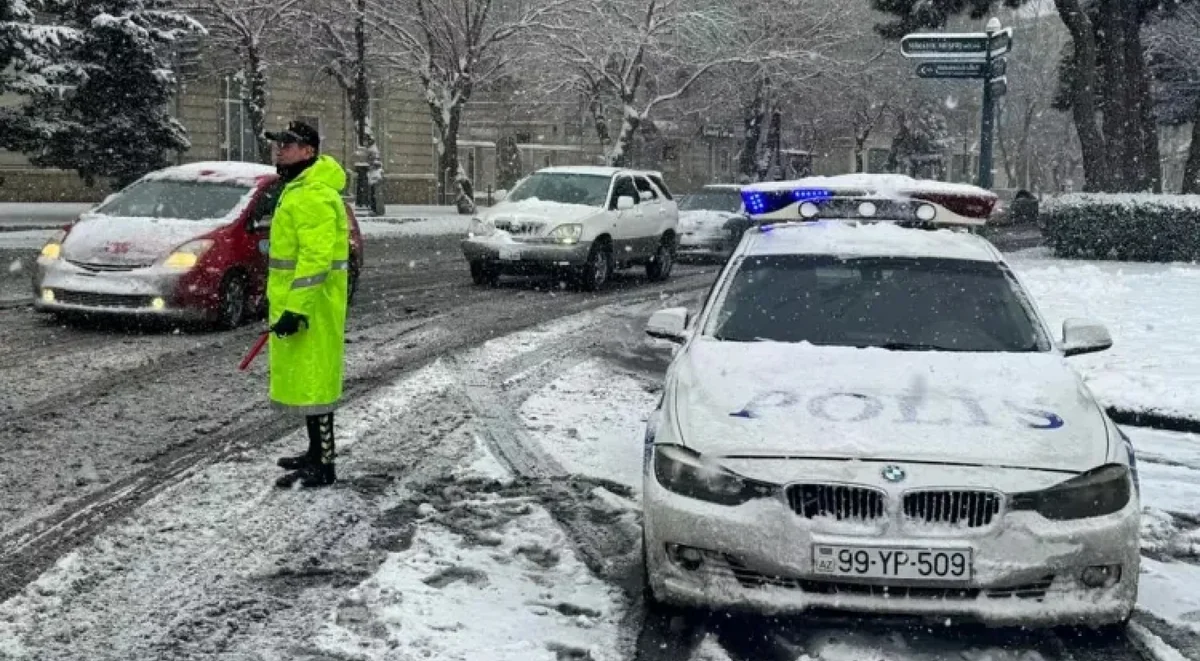 Дорожная полиция призвала водителей не пользоваться личным транспортом в непогоду