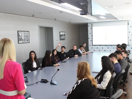 PR mütəxəssisləri tələbələrə kommunikasıyanın əhəmiyyətinə dair təlim keçib