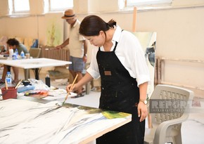 Иностранные художники и скульпторы представляют свои работы на международном симпозиуме МетбуАрт