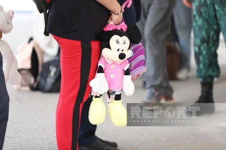 Civilian Armenians move unhindered through Lachin border checkpoint