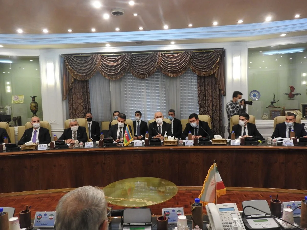 Azerbaijan, Iran discuss co-op in oil and gas sector