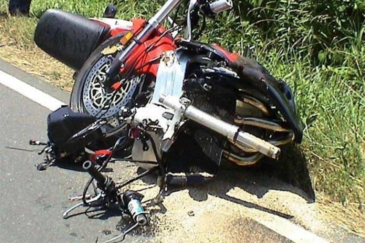 ​Ağstafada motosiklet ağaca çırpılıb, sürücü xəsarət alıb