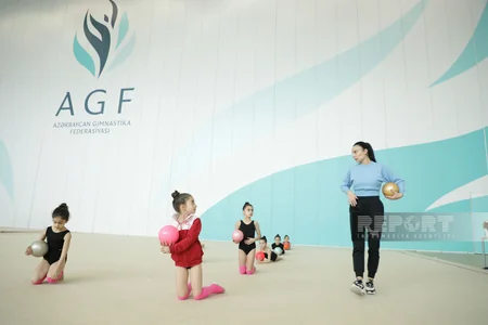 Bölgə gimnastlarının Milli Gimnastika Arenasında məşqləri davam edir