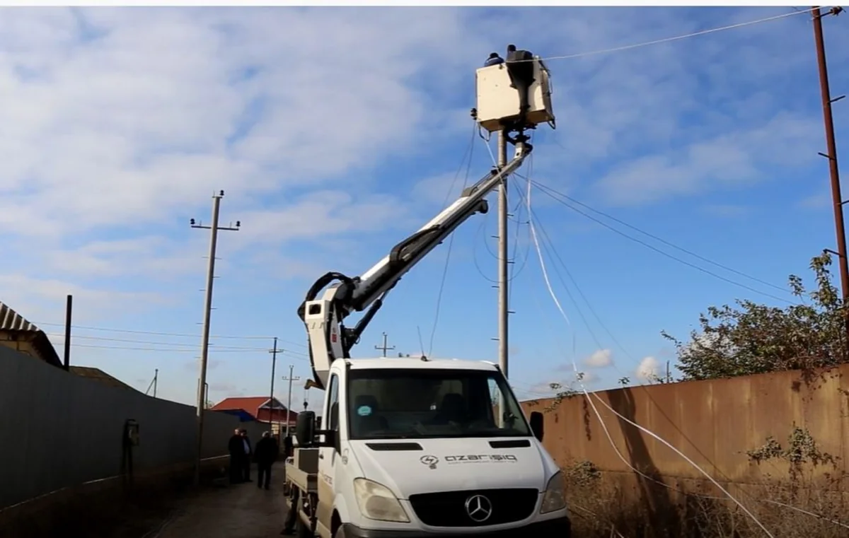 Salyanın Kərimbəyli kəndinin elektrik şəbəkəsi tam yenilənir