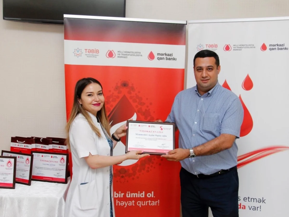 Könüllü qan donorları təltif olunublar