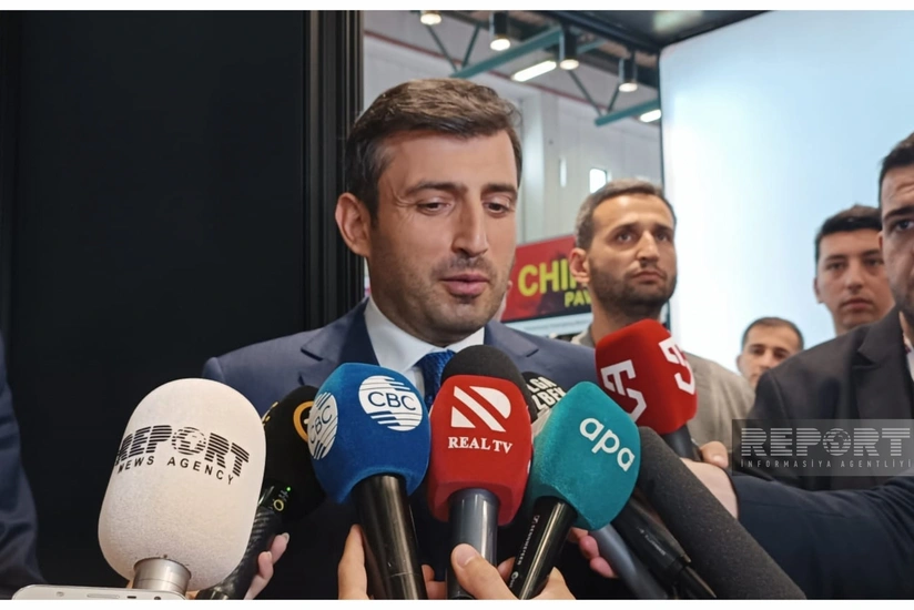 Səlcuq Bayraktar “IDEF - 23” sərgisində Azərbaycan pavilyonunu ziyarət edib