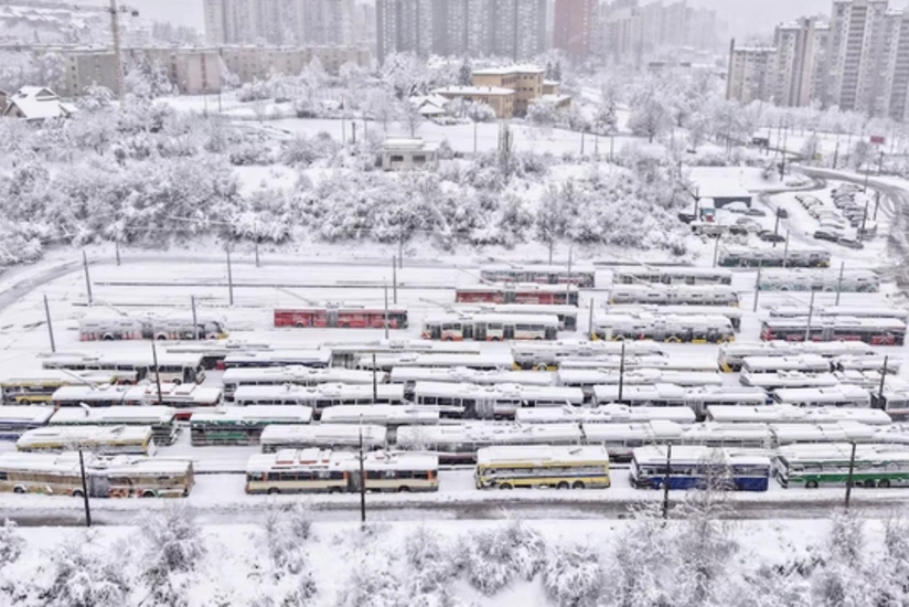 Bosniya və Herseqovinada güclü qar səbəbindən onminlərlə ev işıqsız qalıb