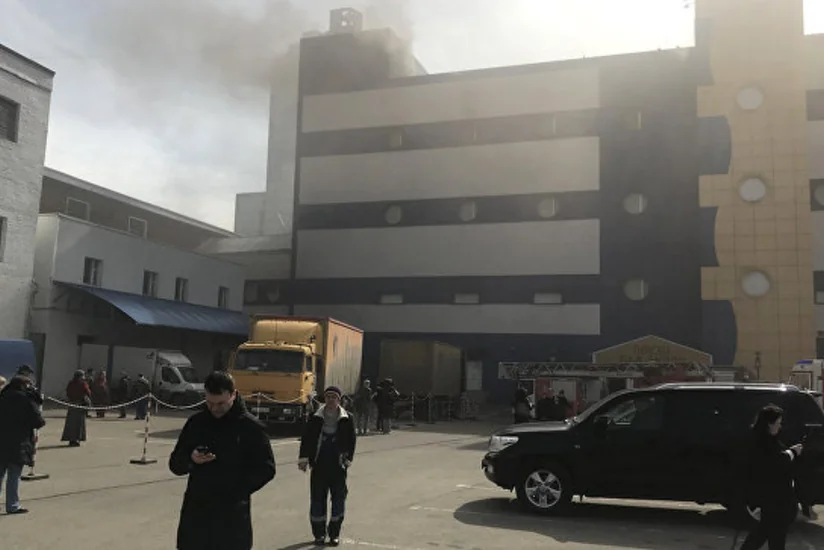 При пожаре в торговом центре в Москве один человек погиб, трое пострадали - ОБНОВЛЕНО
