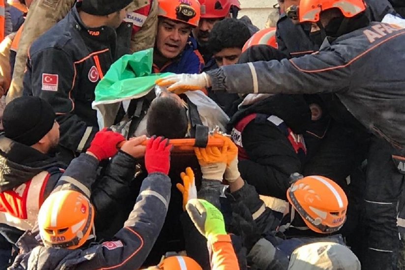 Спустя 101 час после землетрясения в Диярбакыре спасли женщину и ребенка