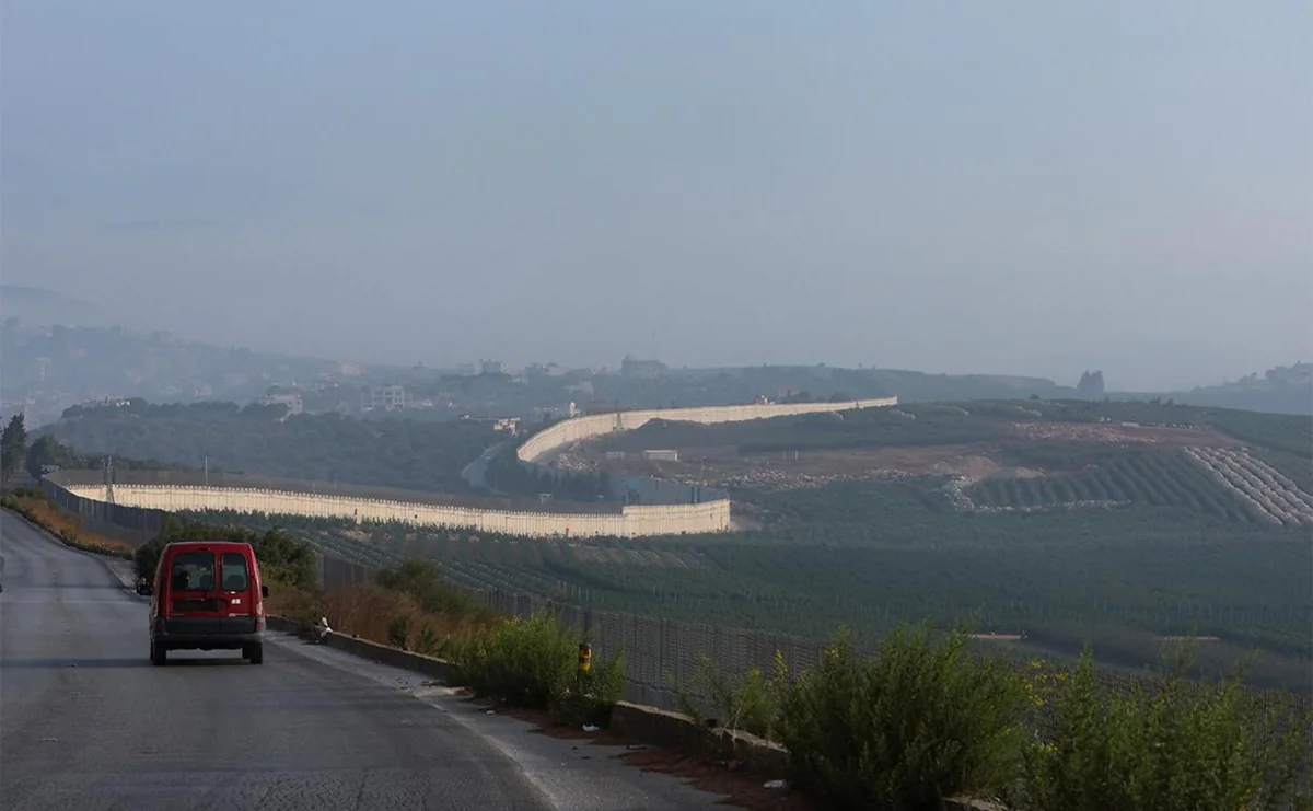 İsrailin Livanla sərhəddə yerləşən Kiryat-Şmona şəhərinin sakinləri təxliyə edilir