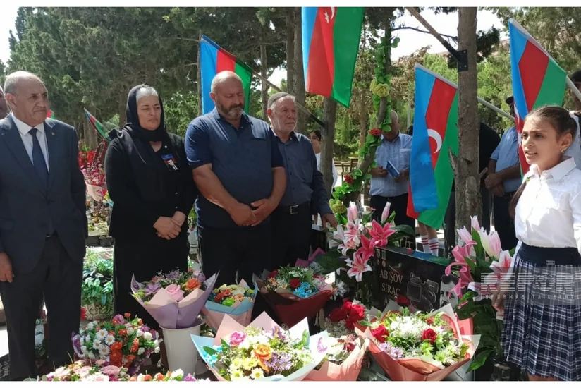 Şəhid jurnalist Sirac Abışovun doğum günündə xatirəsi anılıb