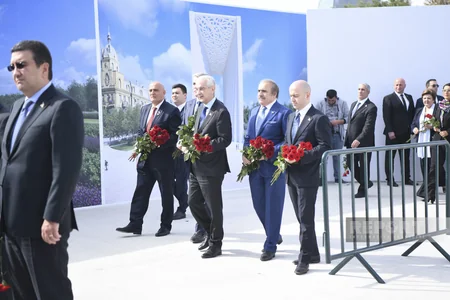 Anım Günü ilə əlaqədar Zəfər parkına ziyarət başlayıb