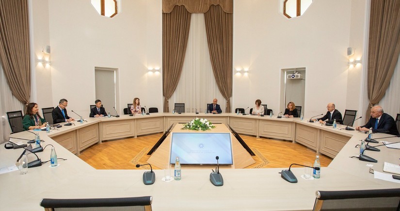 Azerbaijan, ADB mull cooperation on gas projects