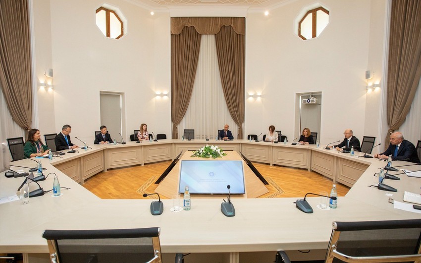 Azerbaijan, ADB mull cooperation on gas projects