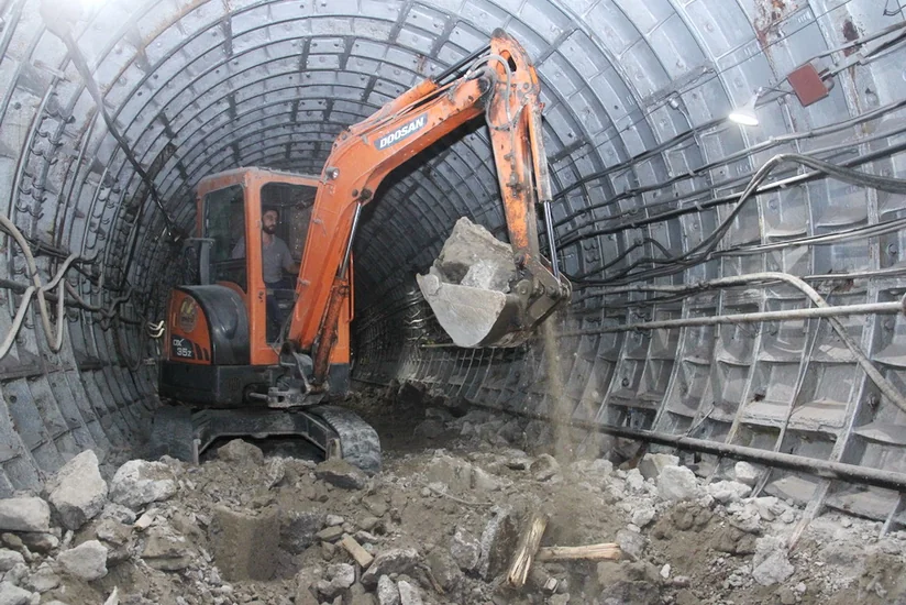“Cəfər Cabbarlı-Xətai” stansiyalarında yeni tunel yolu qurulur