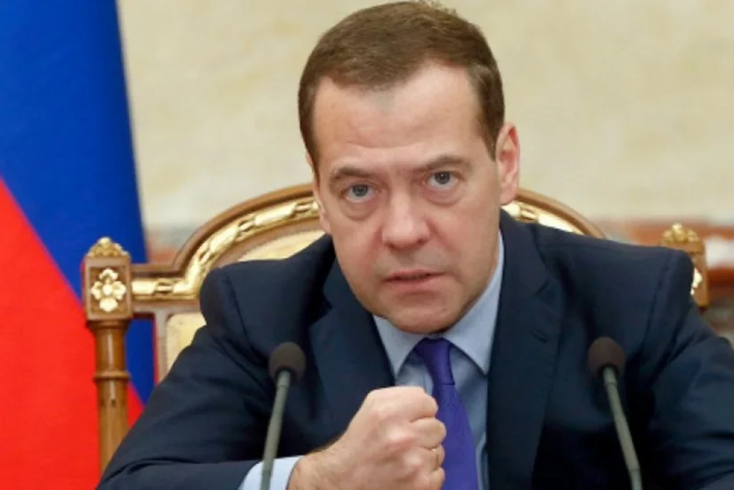 Дмитрий Медведев раскритиковал Эммануэля Макрона за ложь о Южном Кавказе