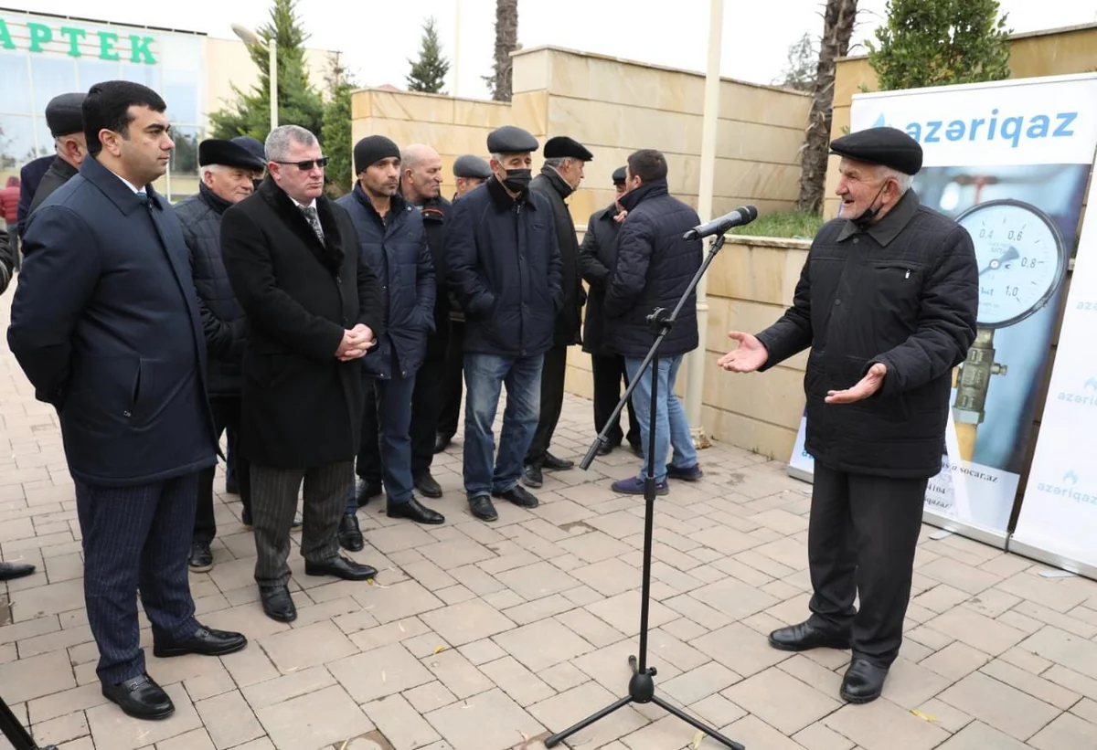 Azəriqaz Qubadakı sahibkarların problemlərini dinləyib