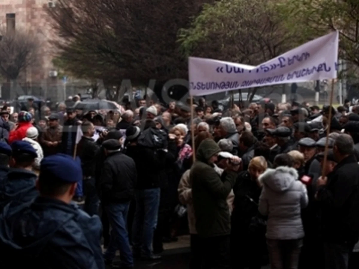 ​Ermənistan prezidentinin iqamətgahı qarşısında etiraz aksiyası keçirilib