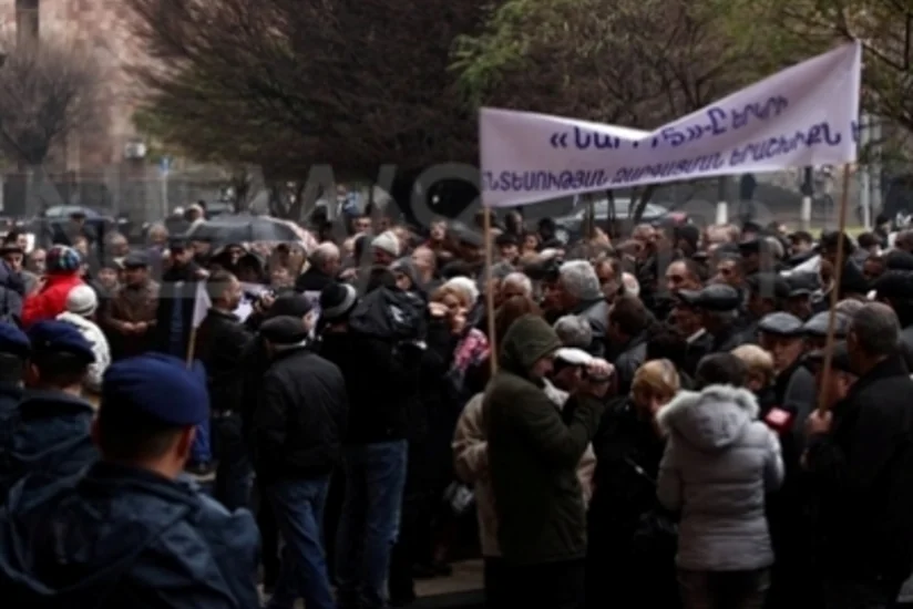 ​Ermənistan prezidentinin iqamətgahı qarşısında etiraz aksiyası keçirilib