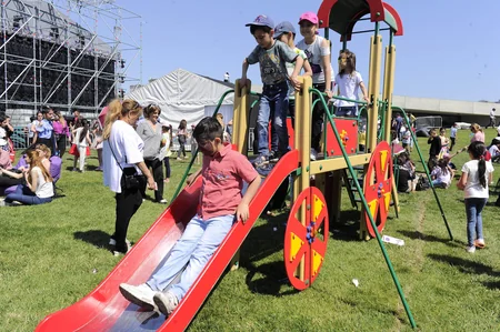 Heydər Əliyev Mərkəzinin parkında Uşaq festivalı keçirilib