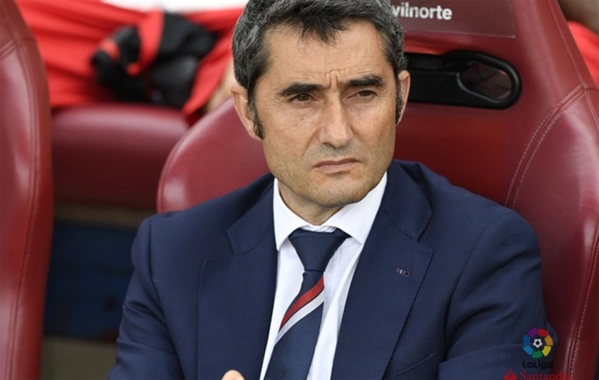KİV: Barselona baş məşqçi və futbolçu ilə yollarını ayıracaq