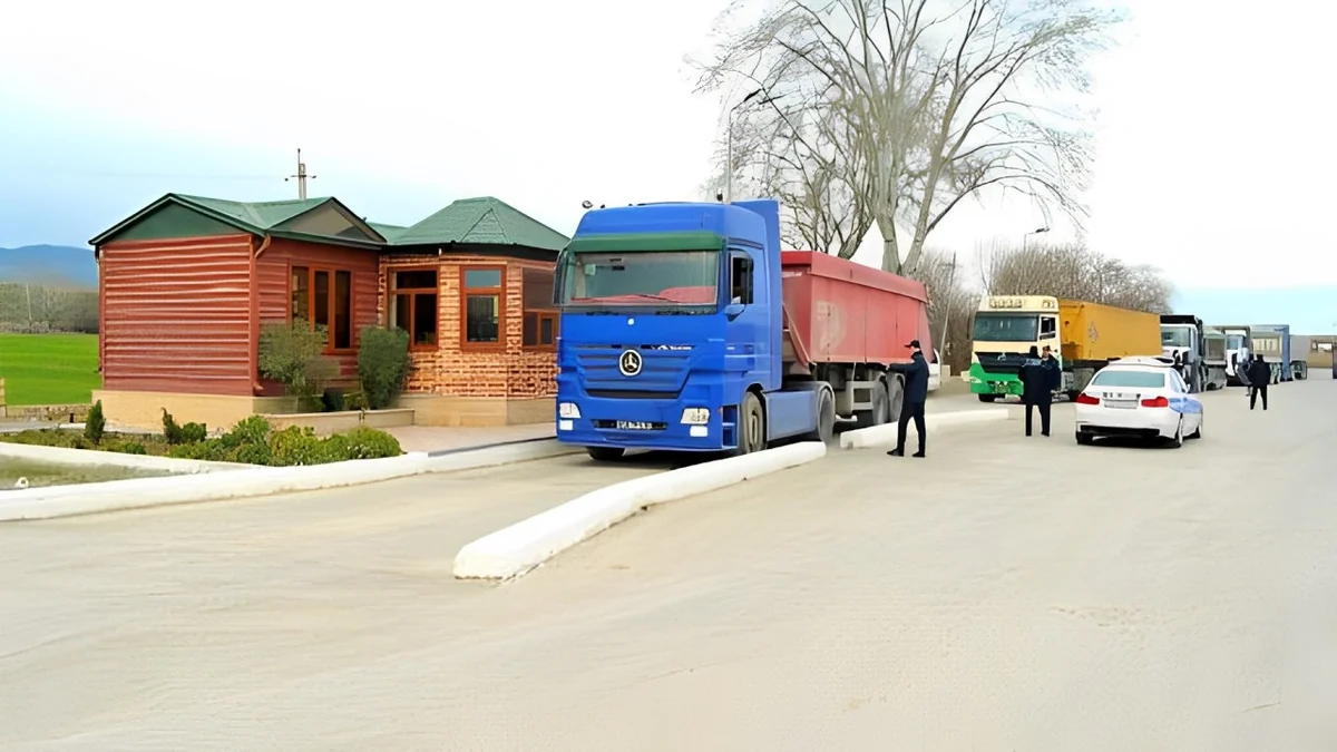 Yol polisi yükdaşıma fəaliyyəti göstərən şəxslərə müraciət edib